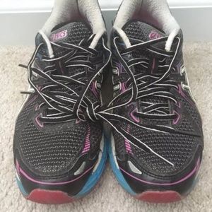 ASICS women’s athletic shoes size 7
